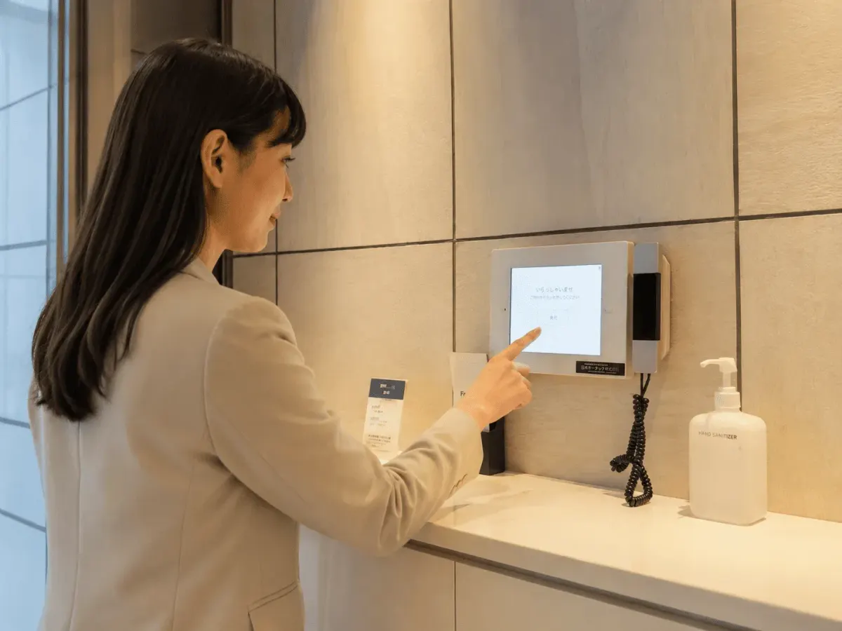 THE HUB 田町 受付機／ウェイティングスペース｜THE HUB（nex THE HUB） 田町のバーチャルオフィス